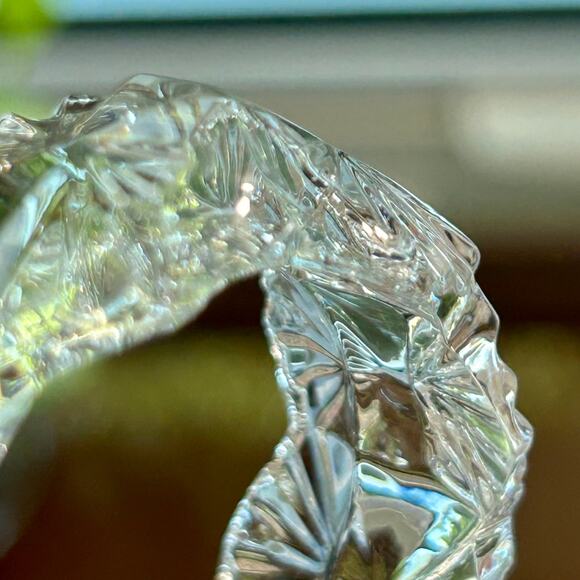 Vintage Clear Crystal Daisy & Button Design Napkin Rings Set of 4 - Picture 8 of 15